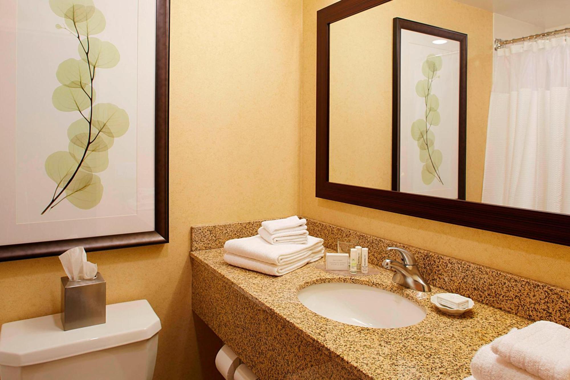 Courtyard By Marriott Ithaca Airport/University Екстериор снимка