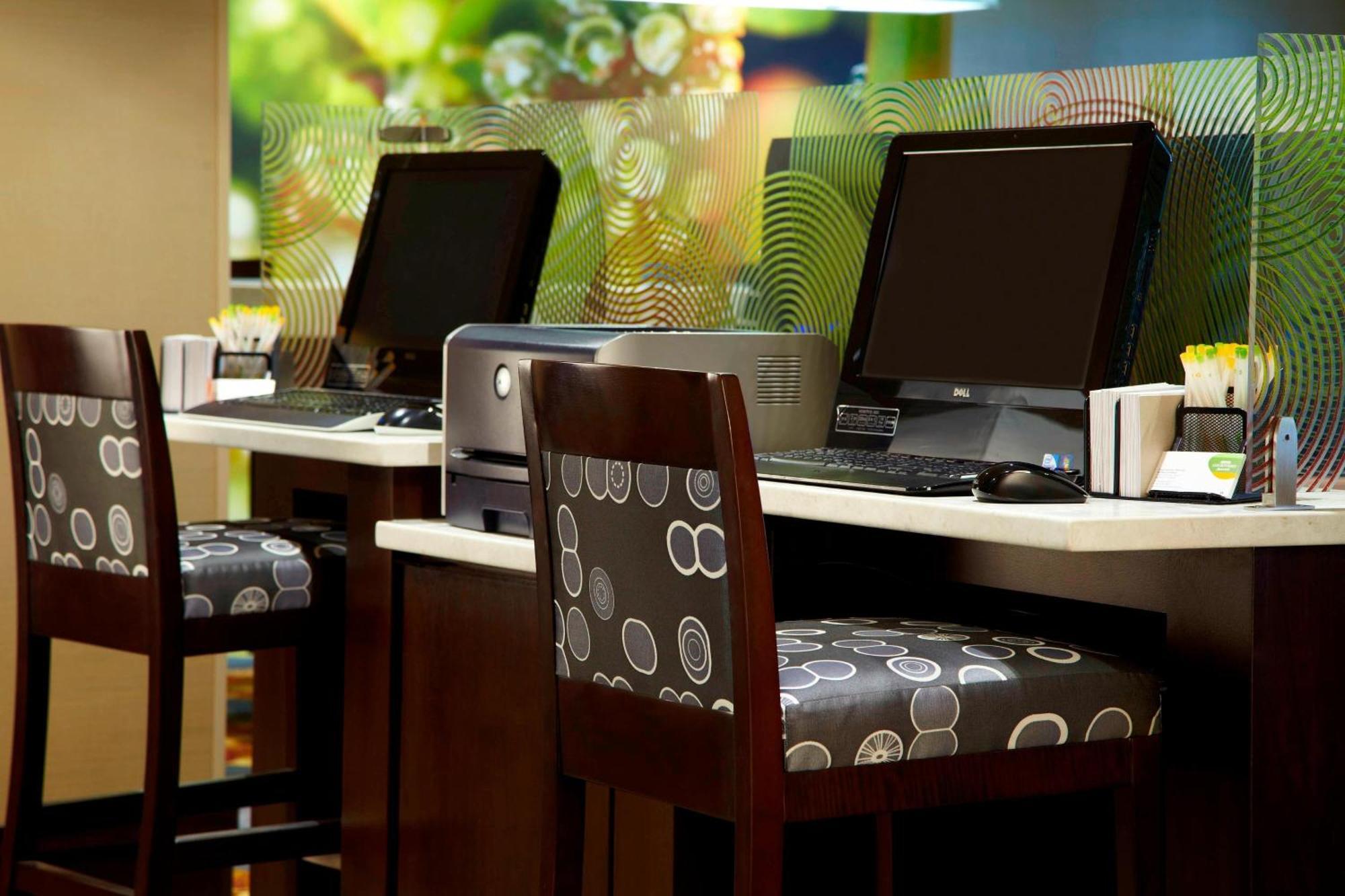 Courtyard By Marriott Ithaca Airport/University Екстериор снимка