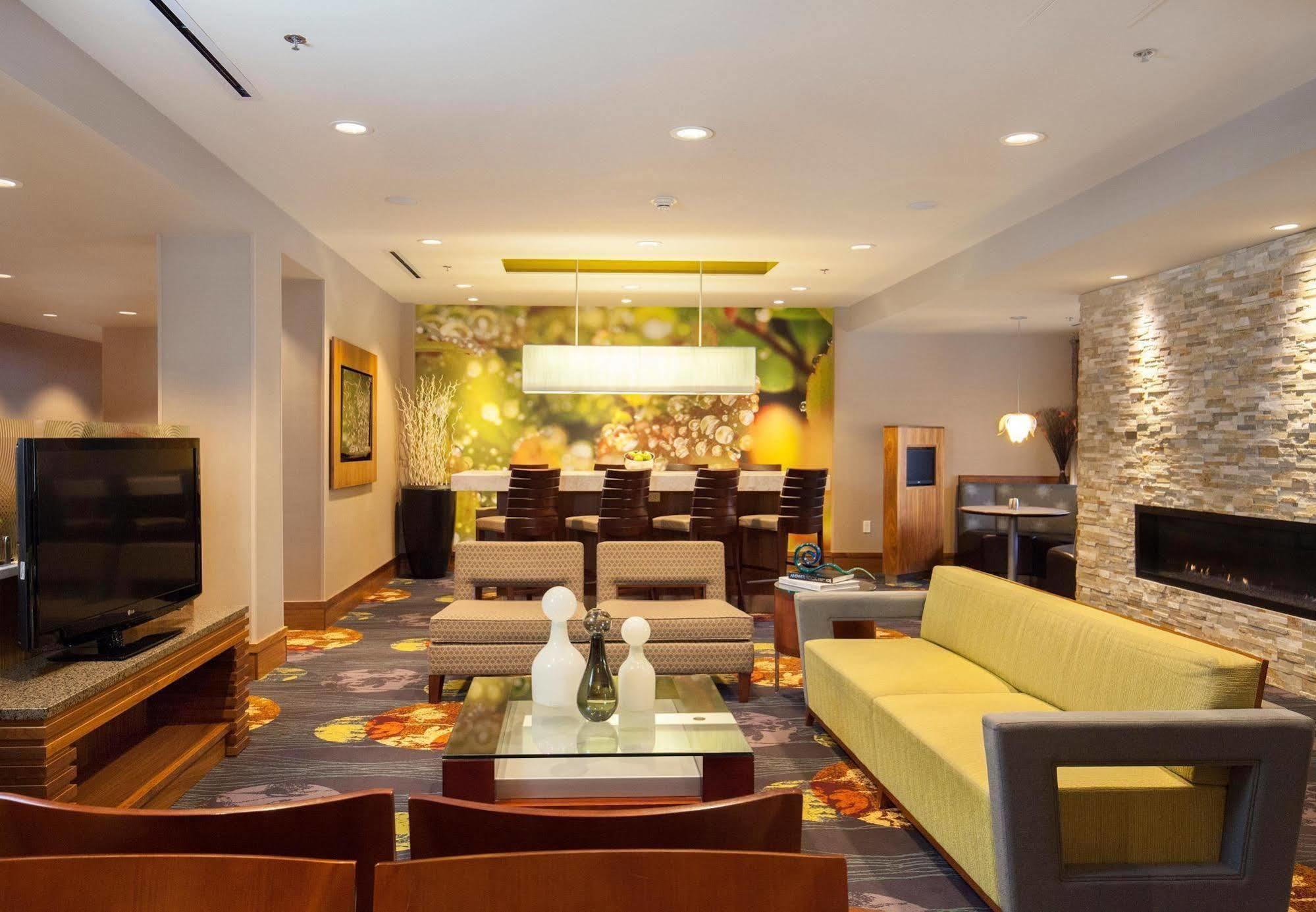 Courtyard By Marriott Ithaca Airport/University Екстериор снимка